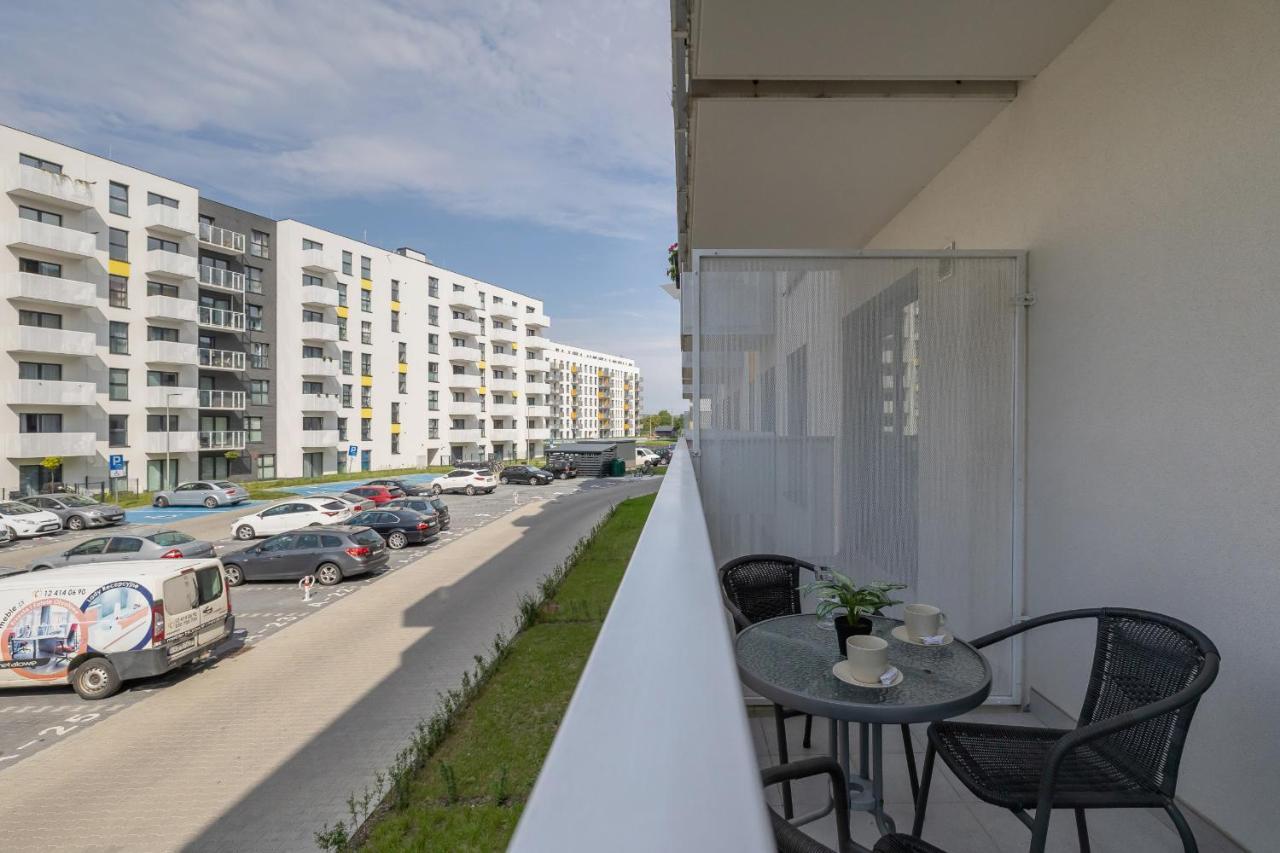 Comfy Apartment Pachonskiego With Parking In Krakow By Noclegi Renters Екстер'єр фото