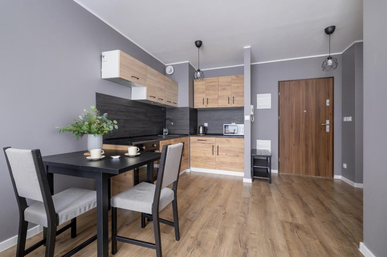 Comfy Apartment Pachonskiego With Parking In Krakow By Noclegi Renters Екстер'єр фото
