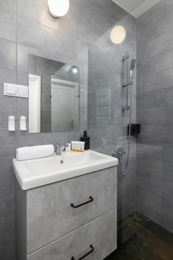 Comfy Apartment Pachonskiego With Parking In Krakow By Noclegi Renters Екстер'єр фото