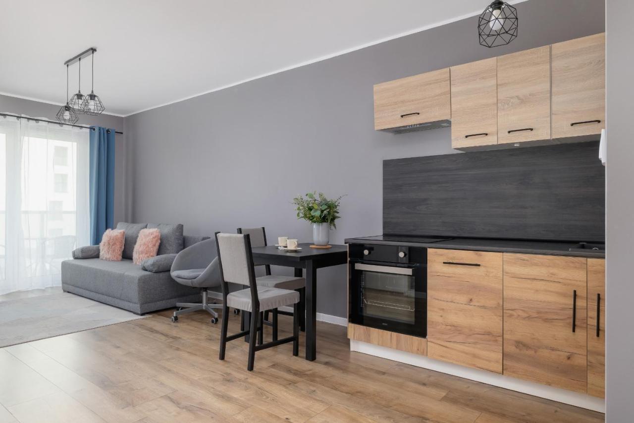 Comfy Apartment Pachonskiego With Parking In Krakow By Noclegi Renters Екстер'єр фото